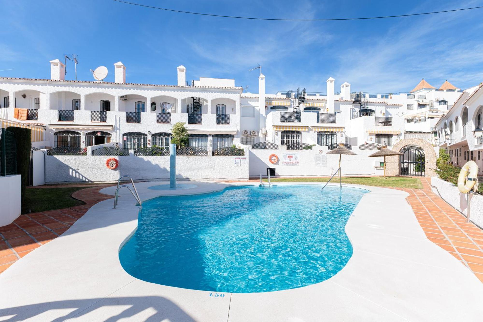 1 Bedroom In Verano Azul, Free Wi-Fi Nerja Eksteriør billede