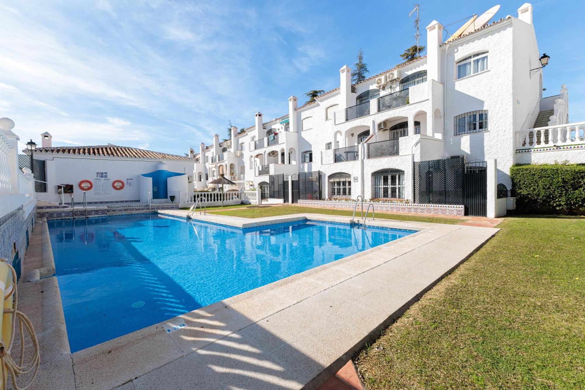 1 Bedroom In Verano Azul, Free Wi-Fi Nerja Eksteriør billede