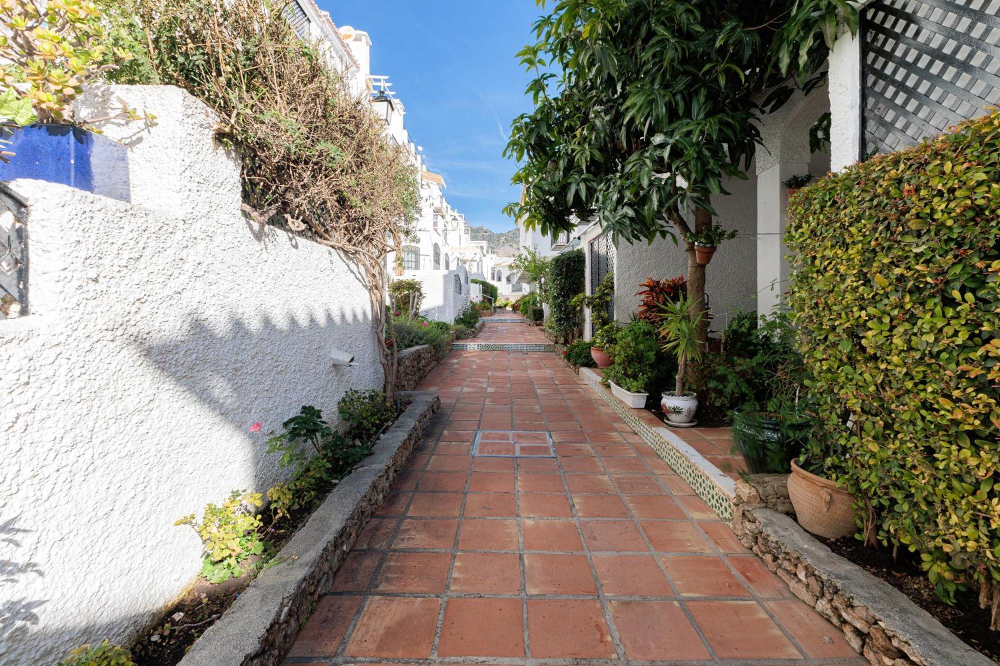 1 Bedroom In Verano Azul, Free Wi-Fi Nerja Eksteriør billede